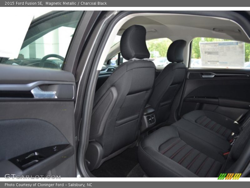 Magnetic Metallic / Charcoal Black 2015 Ford Fusion SE