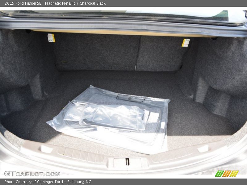 Magnetic Metallic / Charcoal Black 2015 Ford Fusion SE