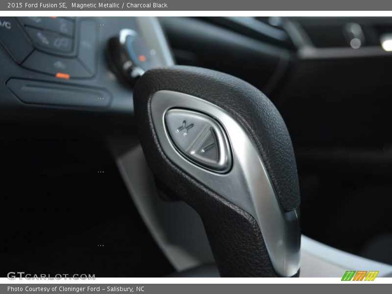 Magnetic Metallic / Charcoal Black 2015 Ford Fusion SE
