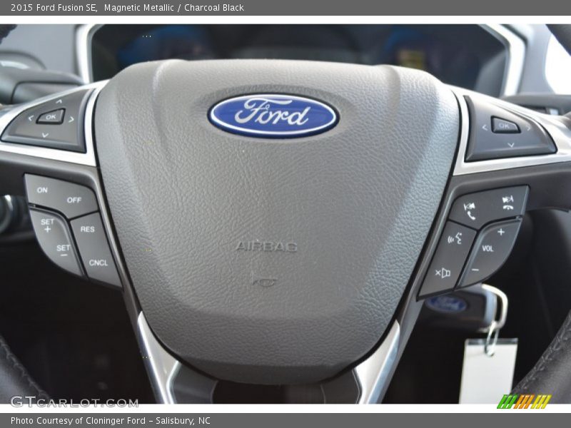 Magnetic Metallic / Charcoal Black 2015 Ford Fusion SE