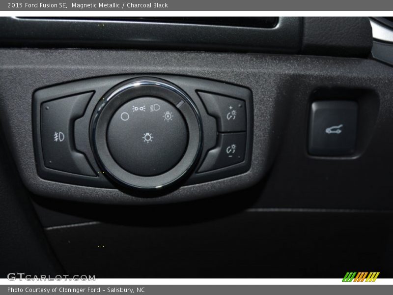 Magnetic Metallic / Charcoal Black 2015 Ford Fusion SE
