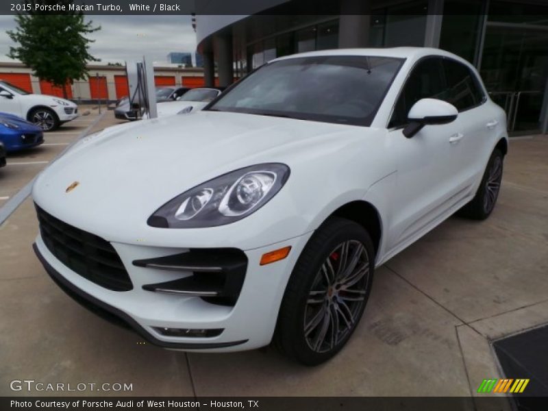 Front 3/4 View of 2015 Macan Turbo