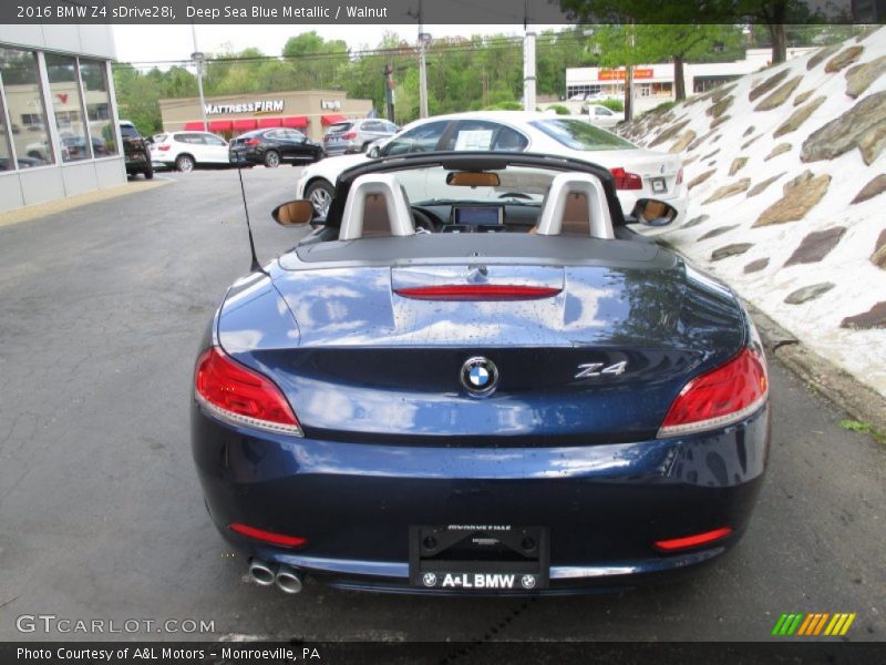 Deep Sea Blue Metallic / Walnut 2016 BMW Z4 sDrive28i