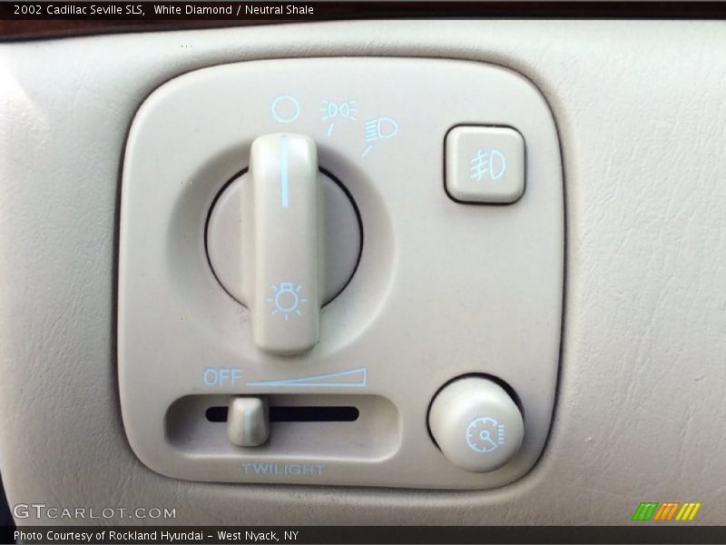 White Diamond / Neutral Shale 2002 Cadillac Seville SLS