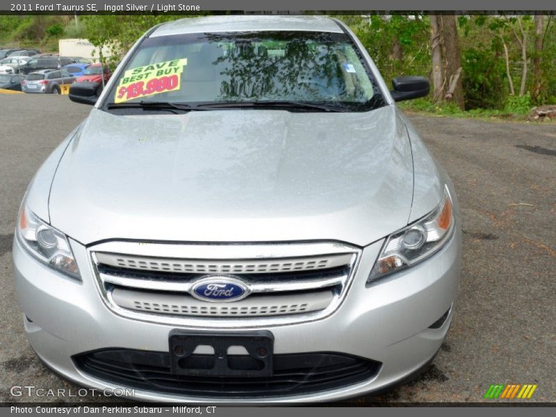 Ingot Silver / Light Stone 2011 Ford Taurus SE