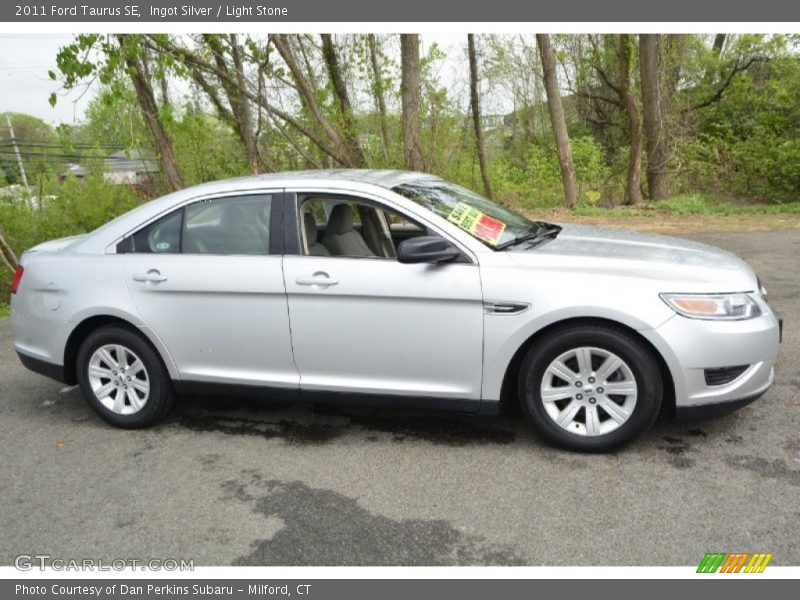 Ingot Silver / Light Stone 2011 Ford Taurus SE