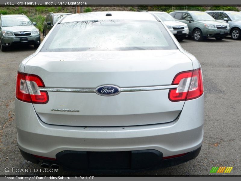 Ingot Silver / Light Stone 2011 Ford Taurus SE