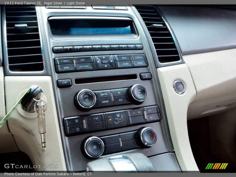 Ingot Silver / Light Stone 2011 Ford Taurus SE
