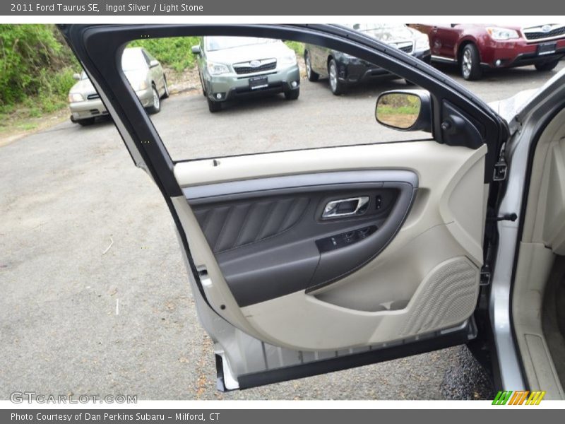 Ingot Silver / Light Stone 2011 Ford Taurus SE