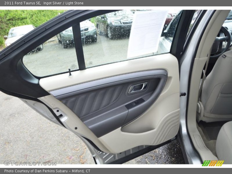 Ingot Silver / Light Stone 2011 Ford Taurus SE