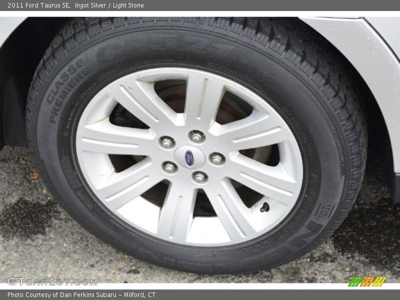 Ingot Silver / Light Stone 2011 Ford Taurus SE