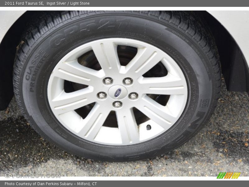 Ingot Silver / Light Stone 2011 Ford Taurus SE