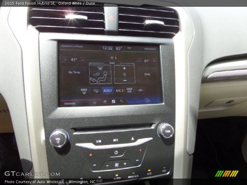 Oxford White / Dune 2015 Ford Fusion Hybrid SE