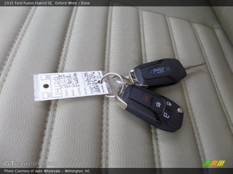 Oxford White / Dune 2015 Ford Fusion Hybrid SE