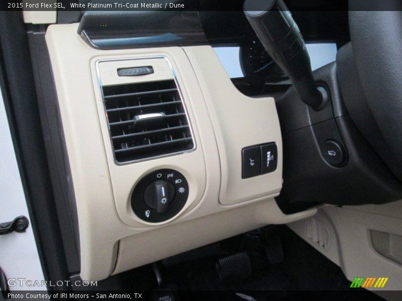 White Platinum Tri-Coat Metallic / Dune 2015 Ford Flex SEL