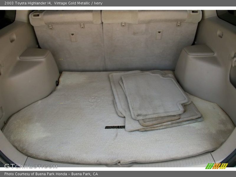 Vintage Gold Metallic / Ivory 2003 Toyota Highlander I4