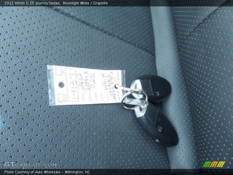 Moonlight White / Graphite 2012 Infiniti G 25 Journey Sedan