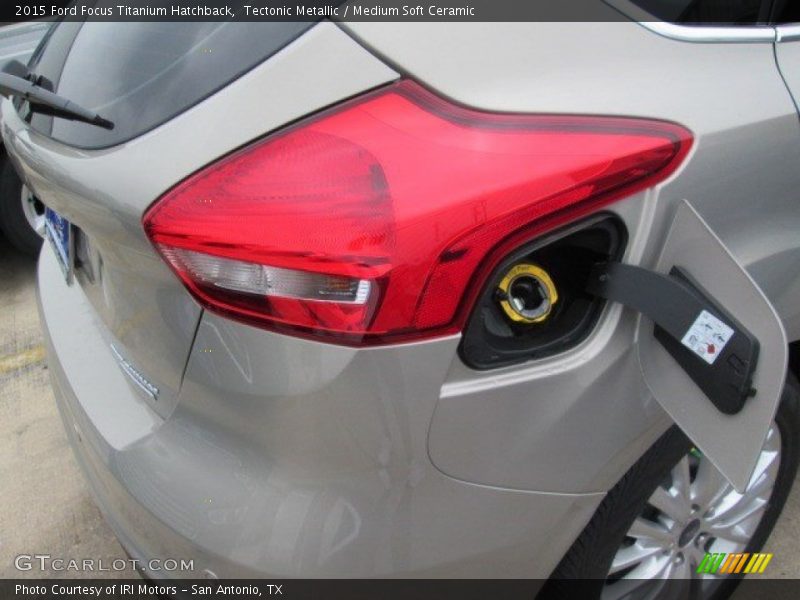 Tectonic Metallic / Medium Soft Ceramic 2015 Ford Focus Titanium Hatchback