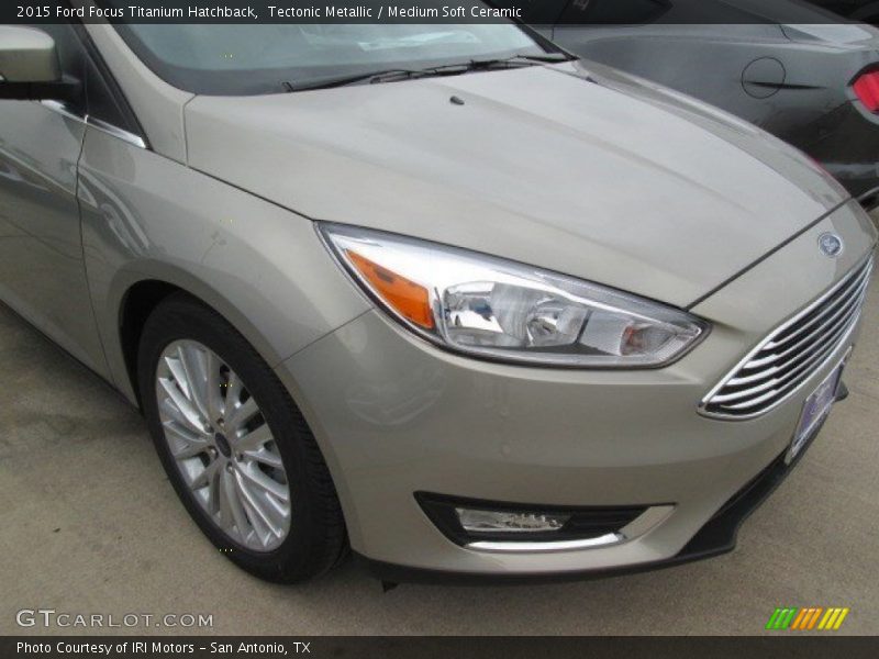 Tectonic Metallic / Medium Soft Ceramic 2015 Ford Focus Titanium Hatchback
