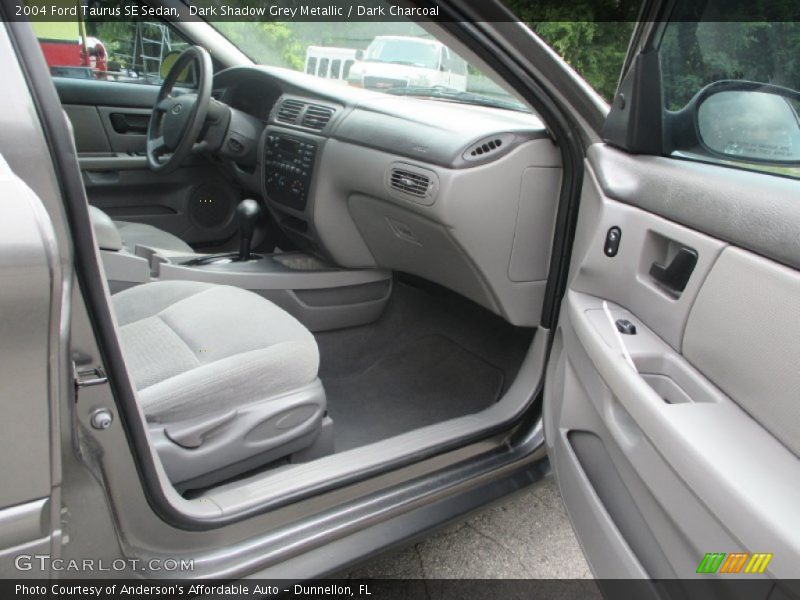 Dark Shadow Grey Metallic / Dark Charcoal 2004 Ford Taurus SE Sedan