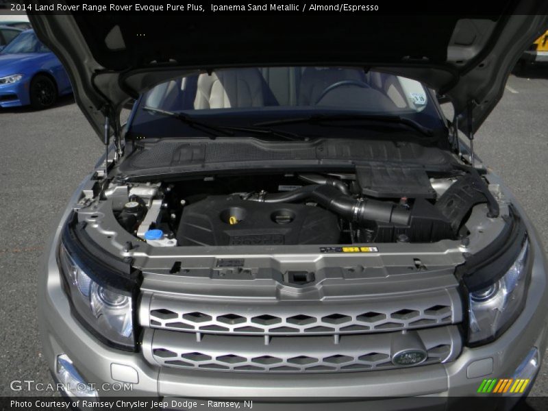 Ipanema Sand Metallic / Almond/Espresso 2014 Land Rover Range Rover Evoque Pure Plus