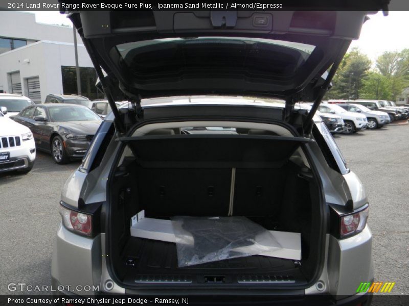 Ipanema Sand Metallic / Almond/Espresso 2014 Land Rover Range Rover Evoque Pure Plus