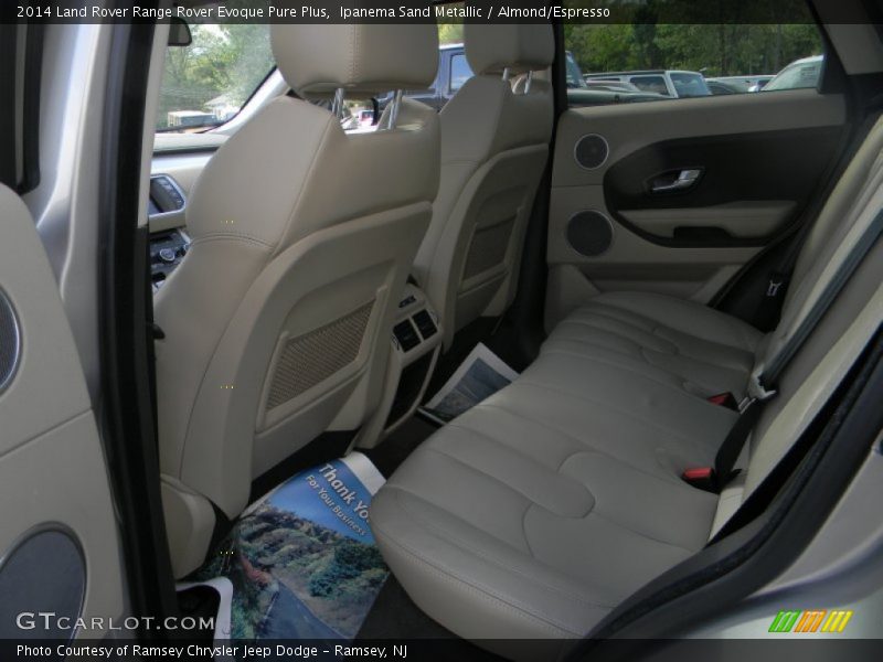 Ipanema Sand Metallic / Almond/Espresso 2014 Land Rover Range Rover Evoque Pure Plus