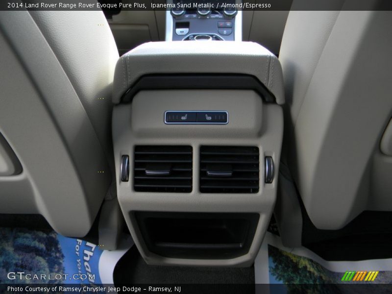 Ipanema Sand Metallic / Almond/Espresso 2014 Land Rover Range Rover Evoque Pure Plus