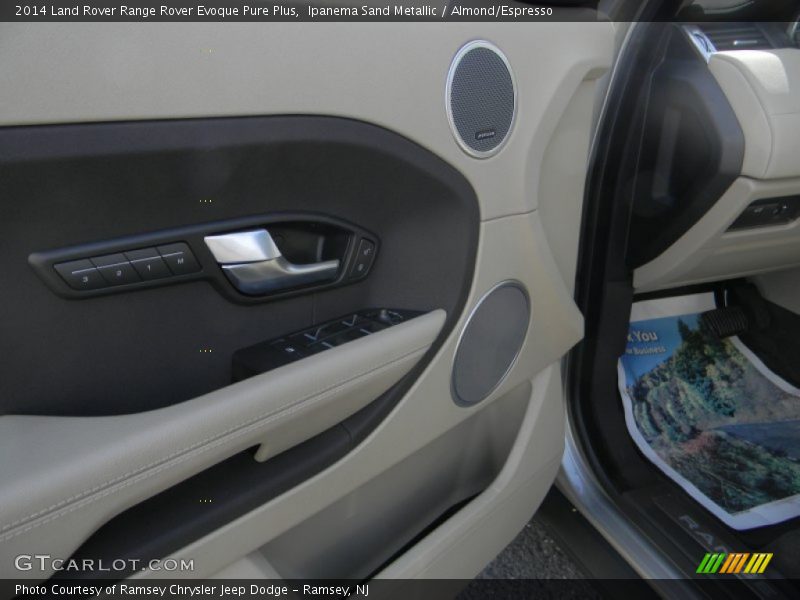 Ipanema Sand Metallic / Almond/Espresso 2014 Land Rover Range Rover Evoque Pure Plus