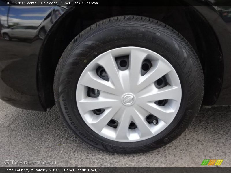 Super Black / Charcoal 2014 Nissan Versa 1.6 S Sedan