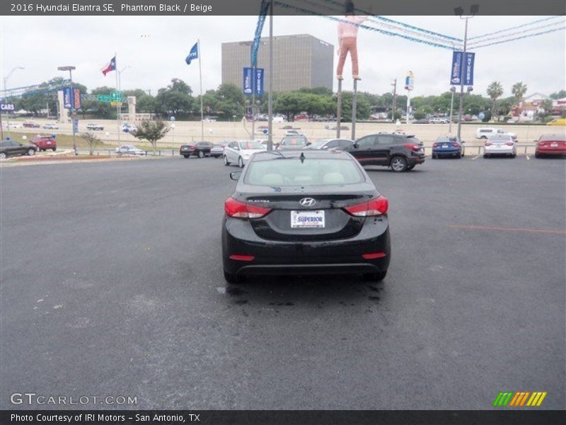 Phantom Black / Beige 2016 Hyundai Elantra SE