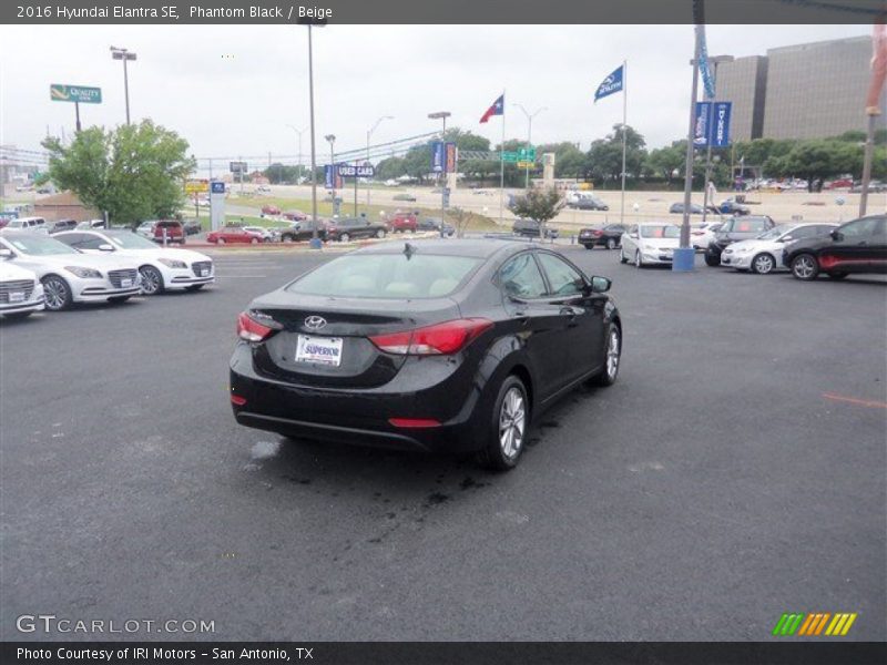 Phantom Black / Beige 2016 Hyundai Elantra SE