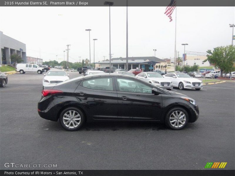 Phantom Black / Beige 2016 Hyundai Elantra SE