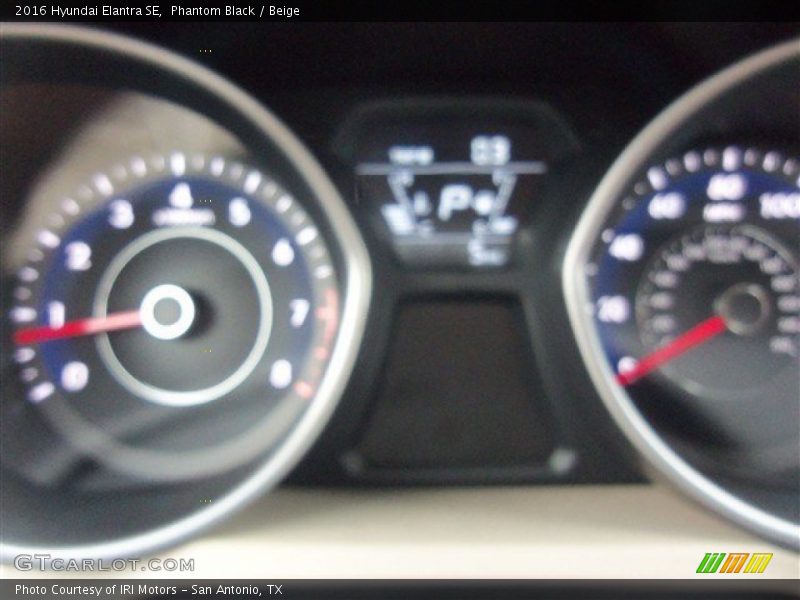 Phantom Black / Beige 2016 Hyundai Elantra SE