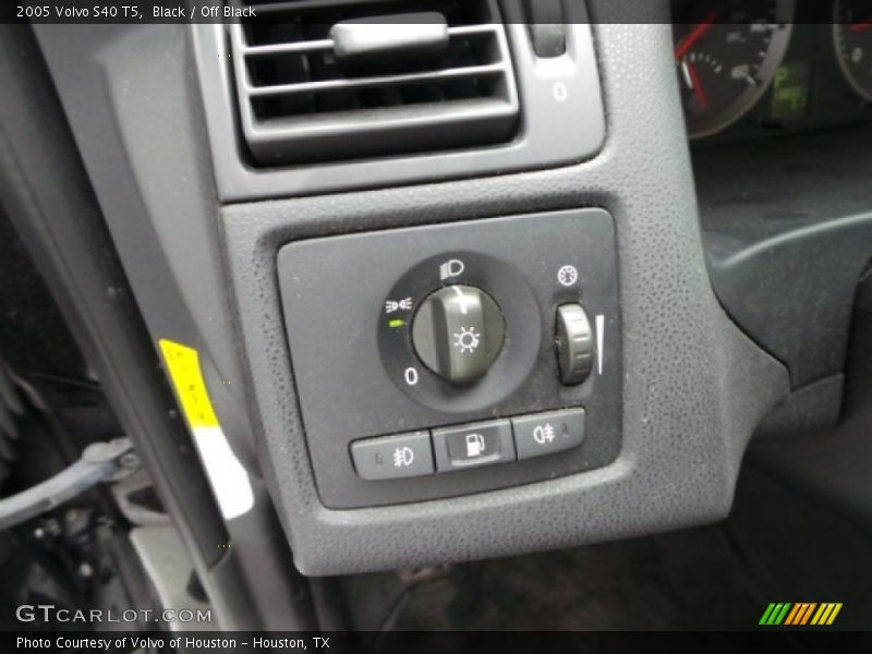 Black / Off Black 2005 Volvo S40 T5