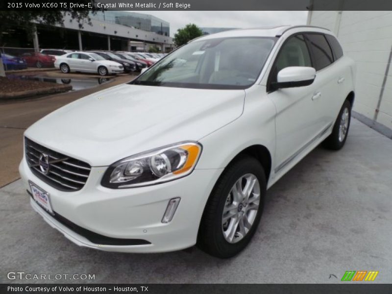 Crystal White Metallic / Soft Beige 2015 Volvo XC60 T5 Drive-E