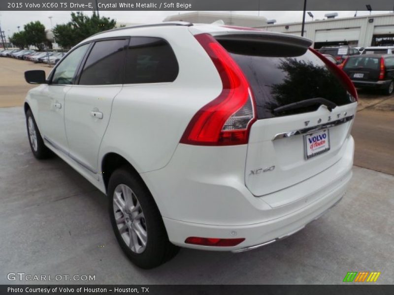 Crystal White Metallic / Soft Beige 2015 Volvo XC60 T5 Drive-E