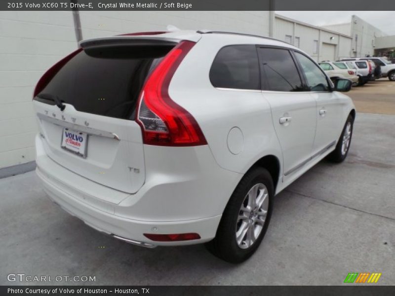 Crystal White Metallic / Soft Beige 2015 Volvo XC60 T5 Drive-E