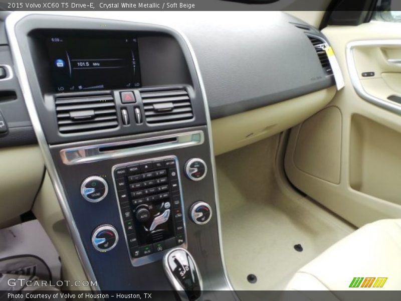Crystal White Metallic / Soft Beige 2015 Volvo XC60 T5 Drive-E