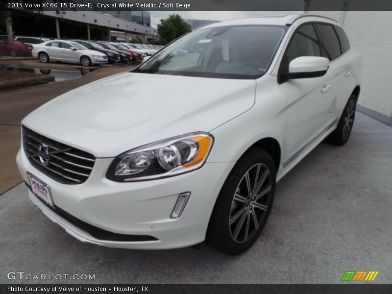 Front 3/4 View of 2015 XC60 T5 Drive-E