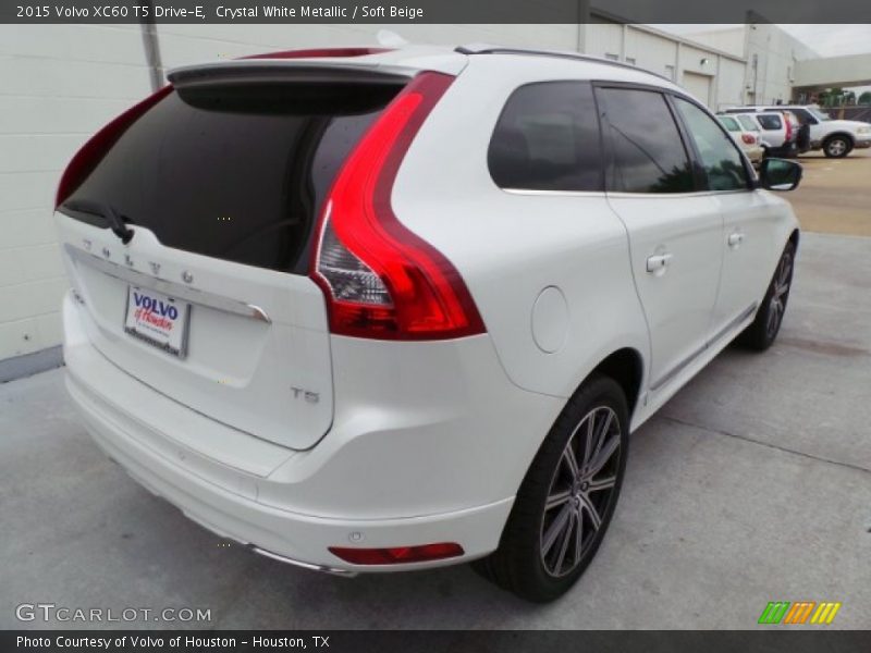 Crystal White Metallic / Soft Beige 2015 Volvo XC60 T5 Drive-E