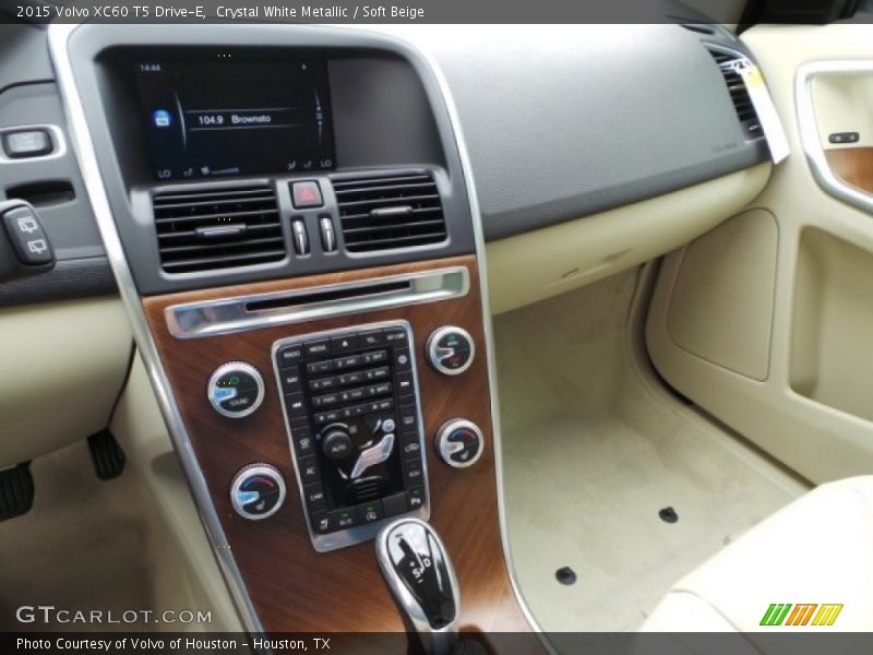 Crystal White Metallic / Soft Beige 2015 Volvo XC60 T5 Drive-E