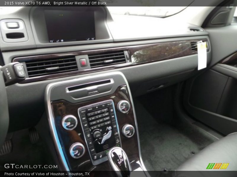 Bright Silver Metallic / Off Black 2015 Volvo XC70 T6 AWD