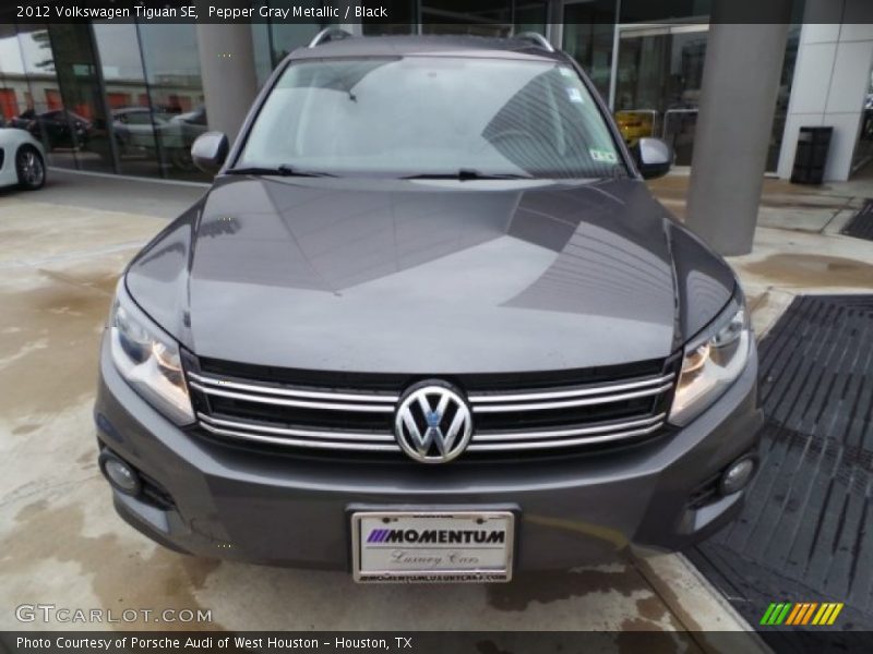 Pepper Gray Metallic / Black 2012 Volkswagen Tiguan SE