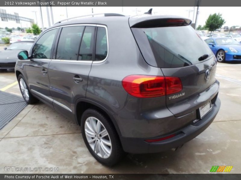 Pepper Gray Metallic / Black 2012 Volkswagen Tiguan SE