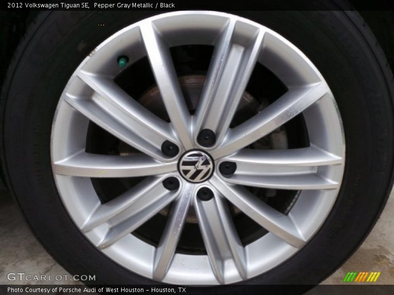 Pepper Gray Metallic / Black 2012 Volkswagen Tiguan SE