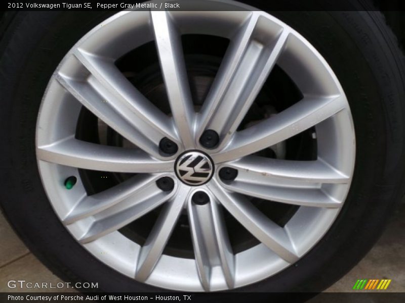 Pepper Gray Metallic / Black 2012 Volkswagen Tiguan SE