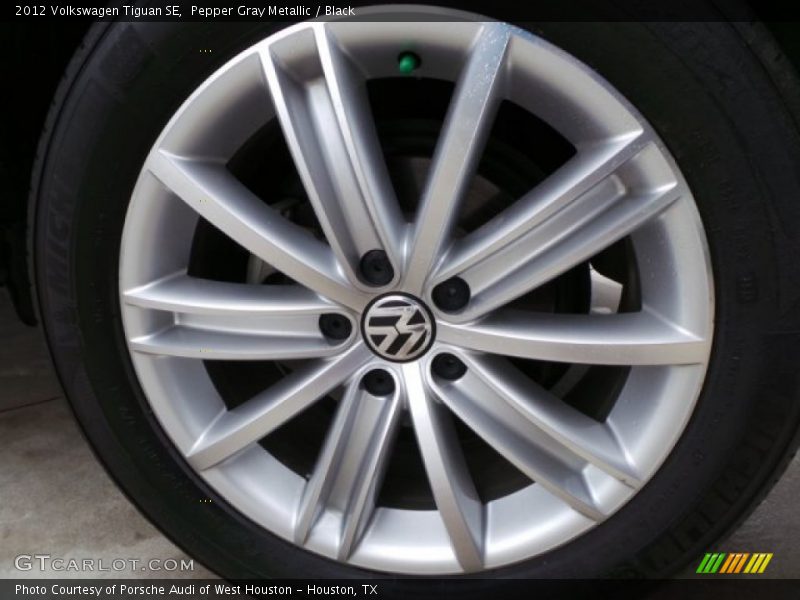 Pepper Gray Metallic / Black 2012 Volkswagen Tiguan SE
