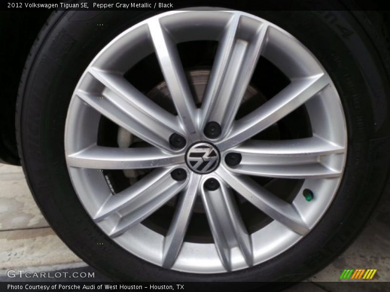 Pepper Gray Metallic / Black 2012 Volkswagen Tiguan SE