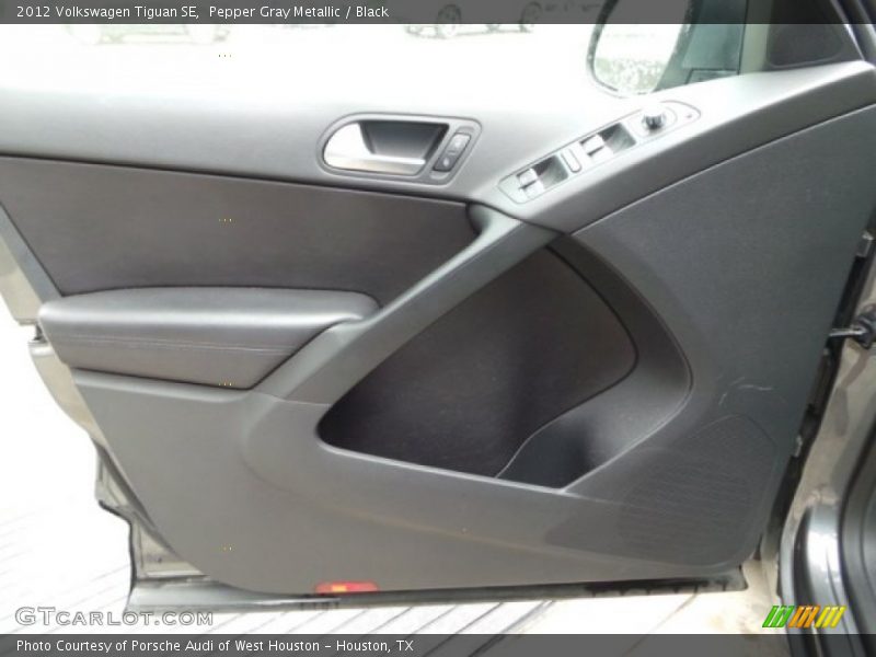 Pepper Gray Metallic / Black 2012 Volkswagen Tiguan SE